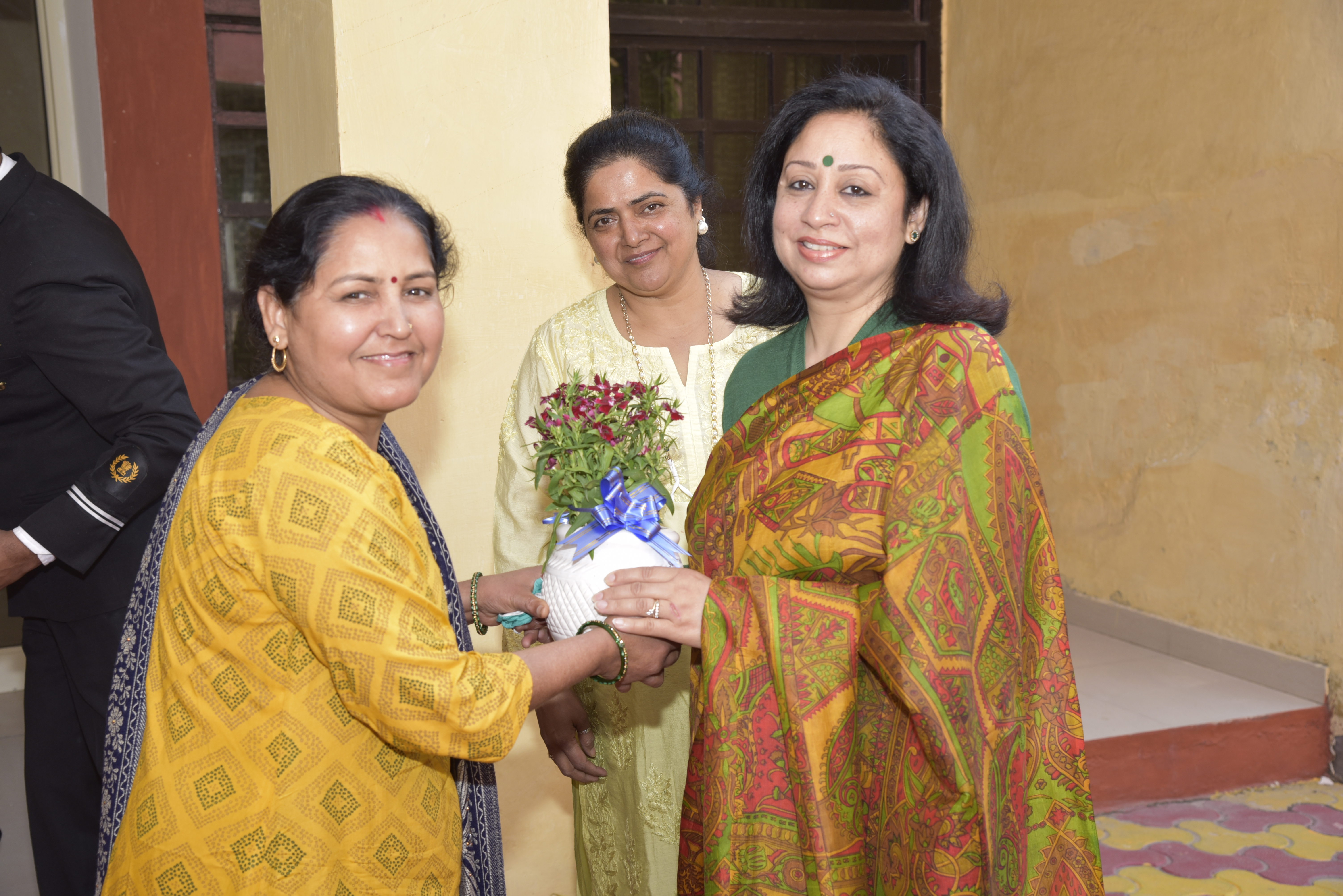 Mrs. Neela Pathania, President Tatrakshika visit to welfare centre